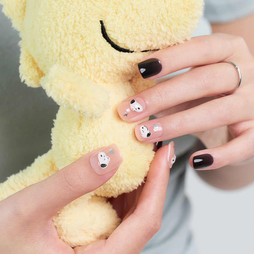 Dashing Diva Magic Press- Bubbly Snoopy (Regular Round) | 穿戴甲| Press On Nail