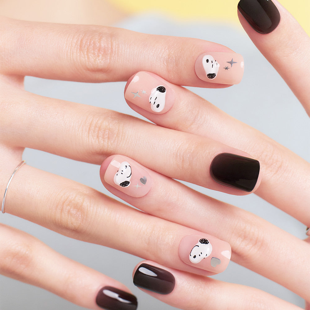 Dashing Diva Magic Press- Bubbly Snoopy (Regular Round) | 穿戴甲| Press On Nail