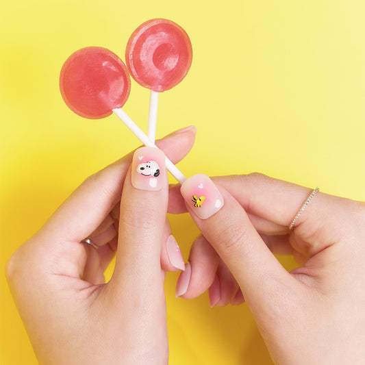 Dashing Diva Magic Press- Lovely Snoopy (Regular Round) | 穿戴甲| Press On Nail