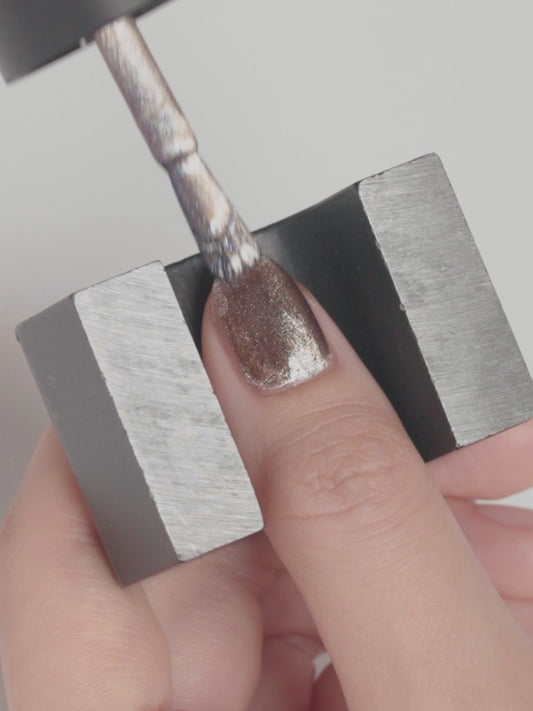 Finger Suit | Chroma | 指甲油 | Magnetic Nail Polish| 貓眼指甲油 | 銅棕磁光