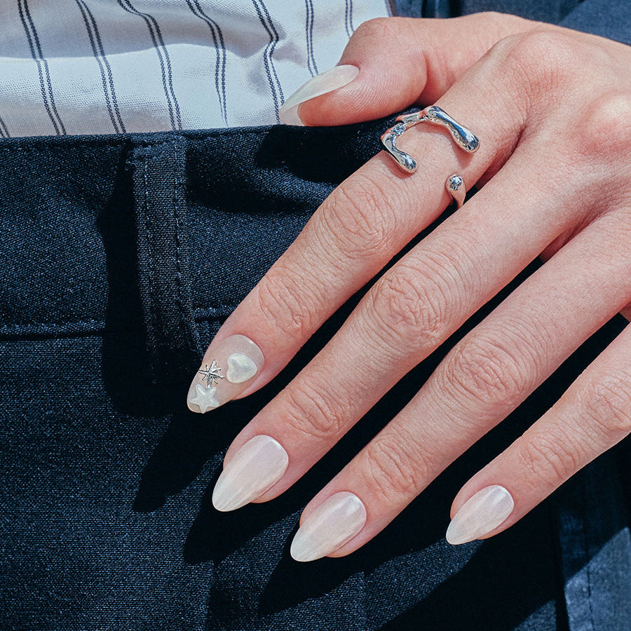 白色珍珠穿戴甲