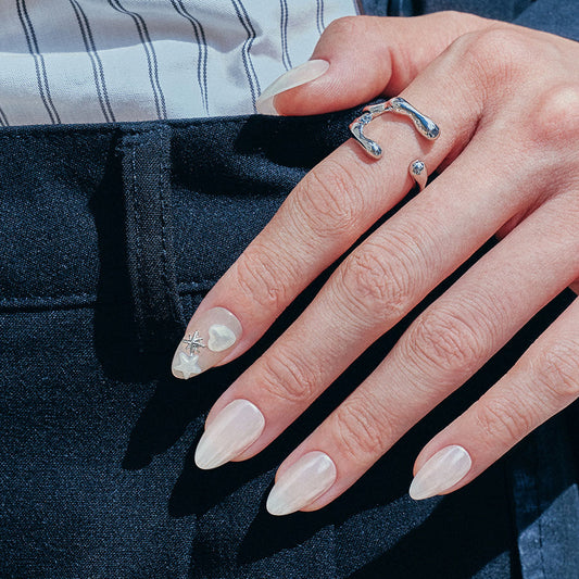 白色珍珠穿戴甲