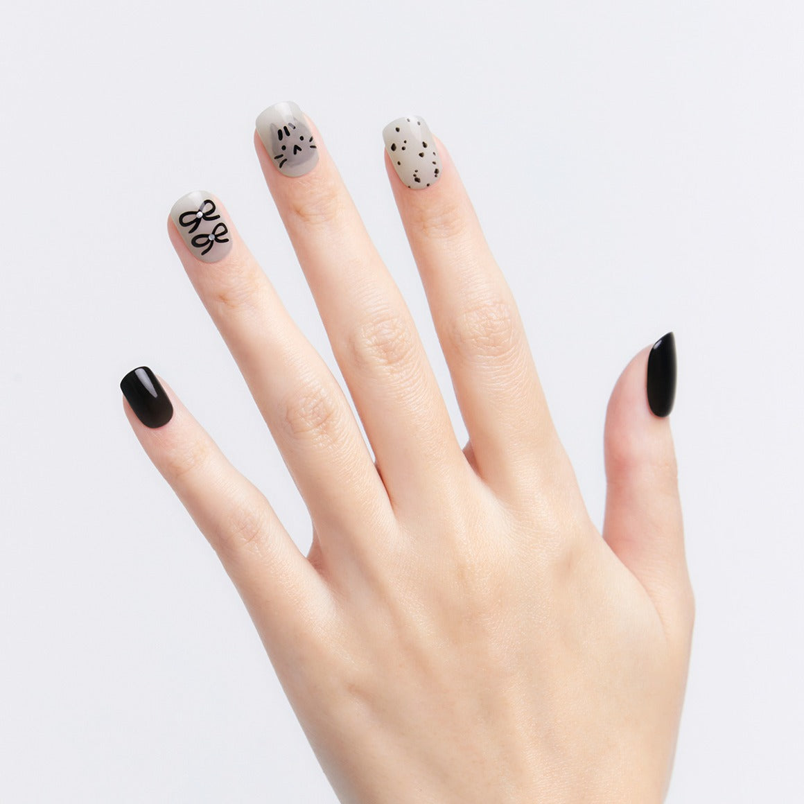 Dashing Diva Magic Press- Chic Cat (Regular Round) | 穿戴甲| Press On Nail