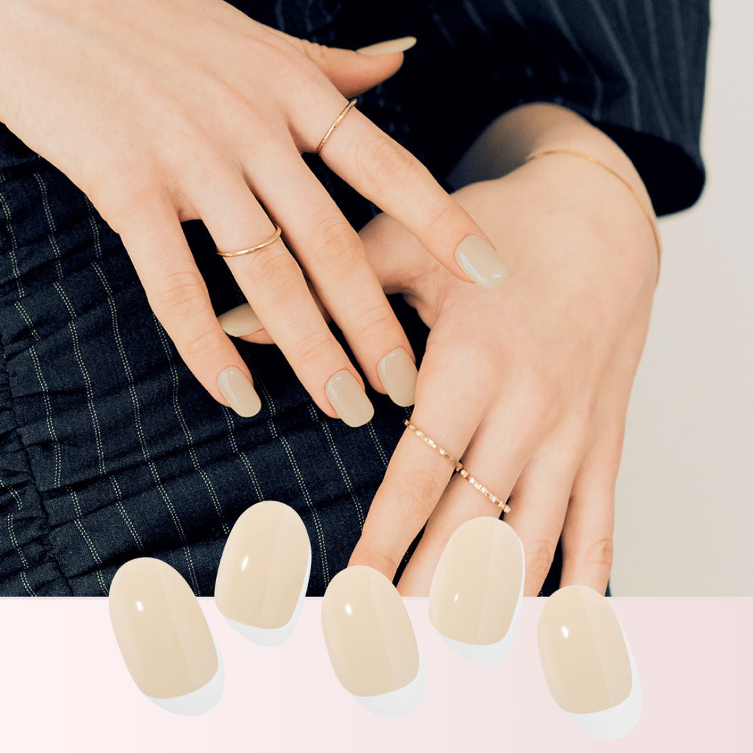 THE ULTIMATE MINIMALIST MANICURE